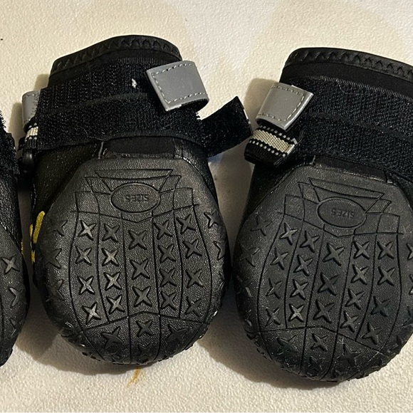 Qumy pets Black Dog Boots with Reflective Straps - Picture 2 of 2